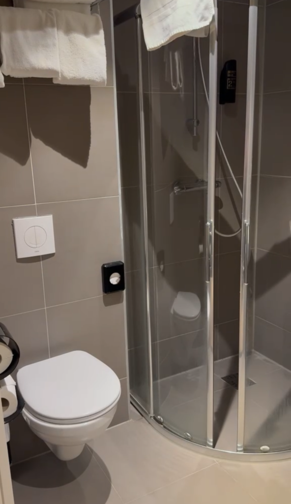 Hotel Espresso Amsterdam, hotelkamer en lobby na renovatie 3